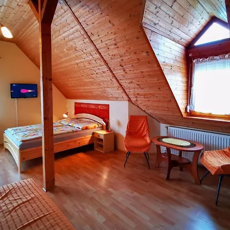 Guest house Huszar Vendeghaz Balatonfured