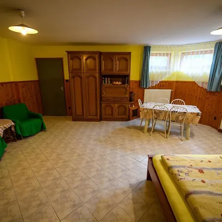 Konukevi Huszar Vendeghaz *