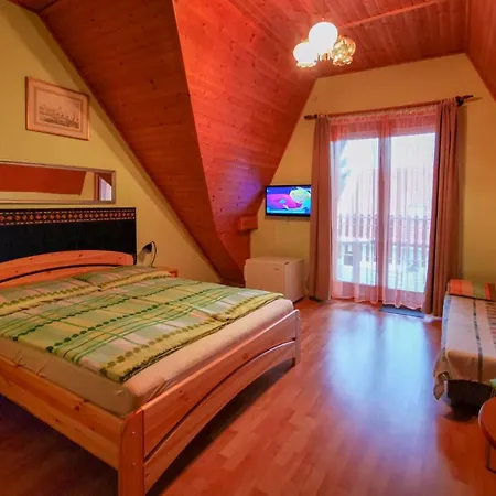 Konukevi Huszar Vendeghaz *