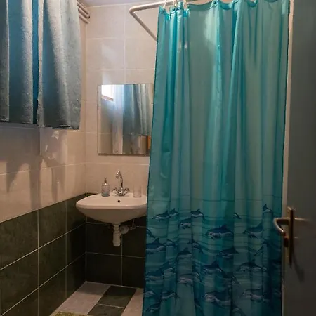 Huszar Vendeghaz Konukevi *