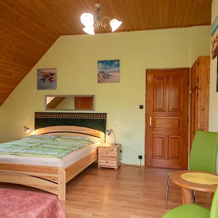 Huszar Vendeghaz Guest house *