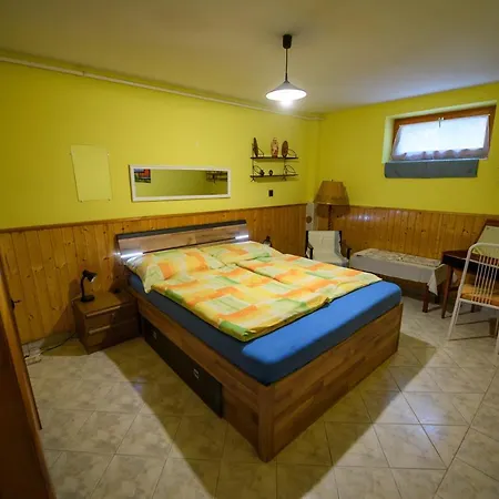 Guest house Huszar Vendeghaz *