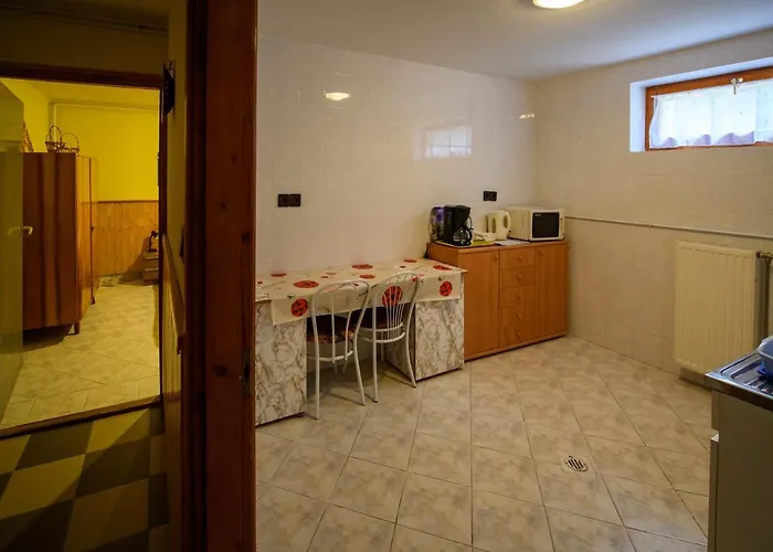 ゲストハウス Huszar Vendeghaz *