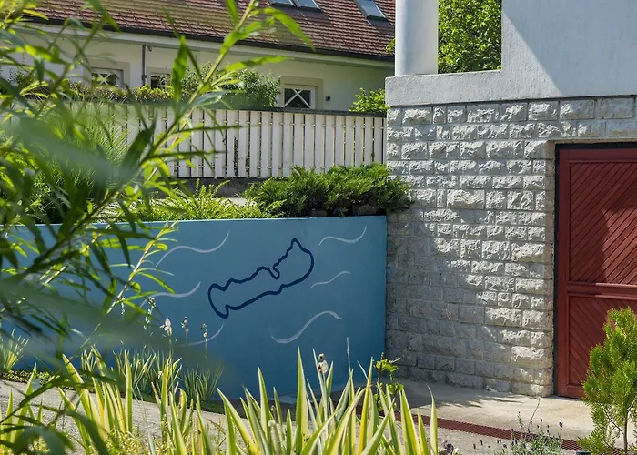 ゲストハウス Huszar Vendeghaz *