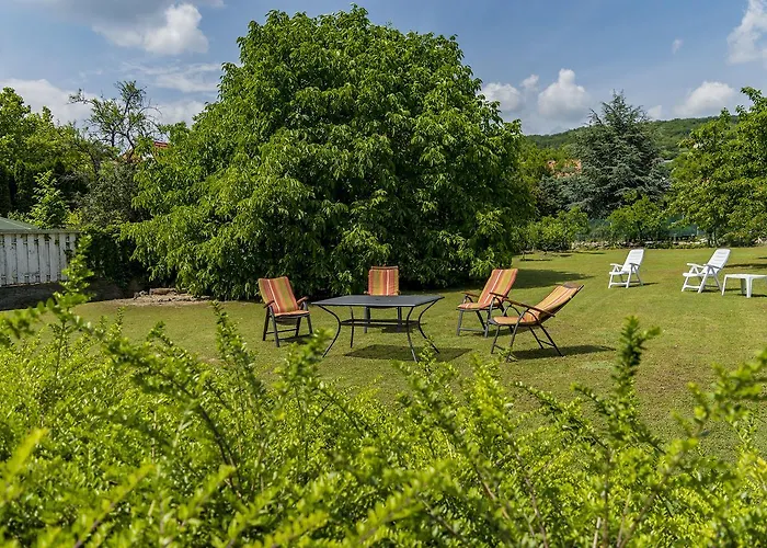 Huszar Vendeghaz * バラトンフレド