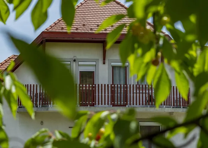 ゲストハウス Huszar Vendeghaz バラトンフレド